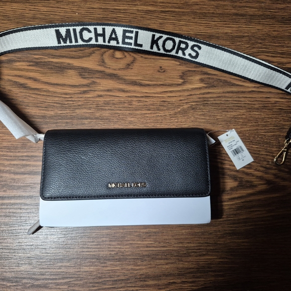 Michael Kors Handbags - Michael Kors Black Jet Set Crossbody Wallet